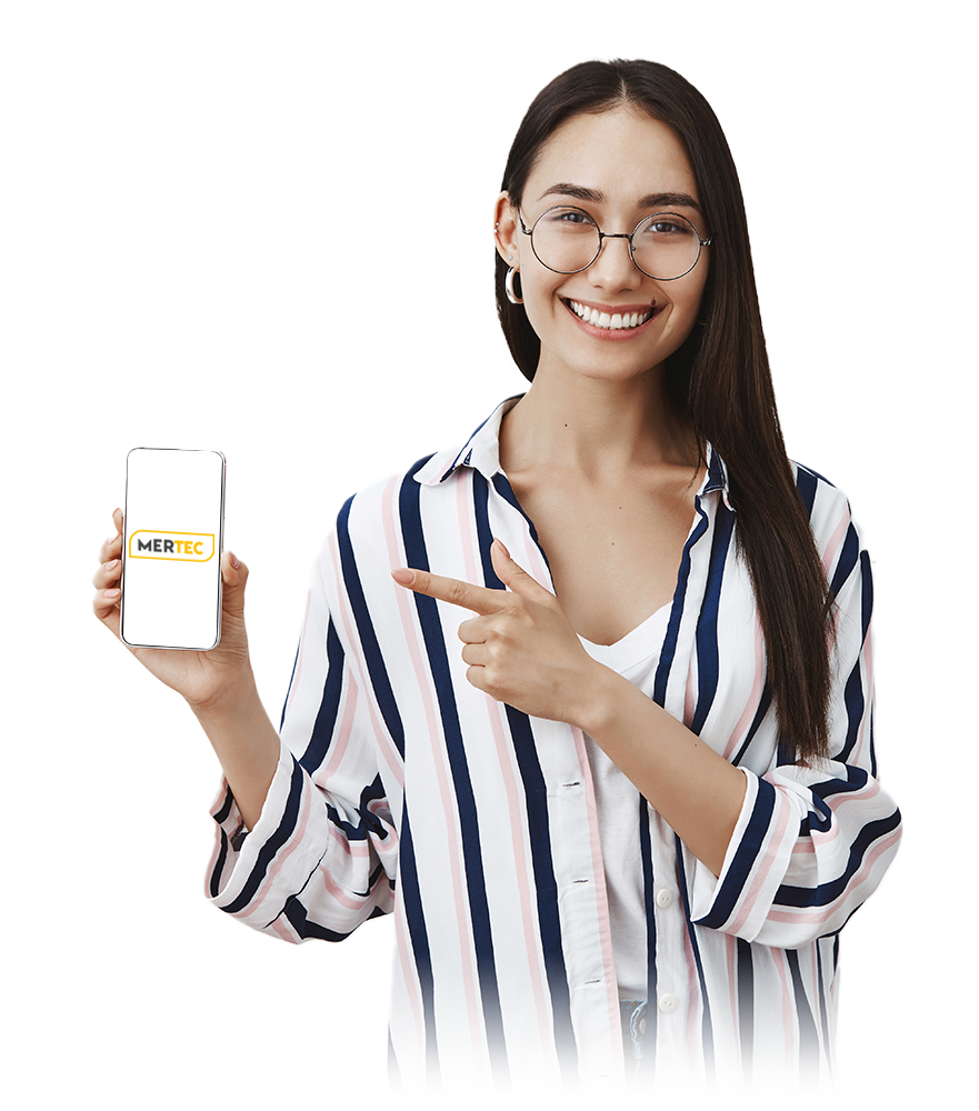 mujer-sonriente-tomando-taza-te-cocina-manana mujer-sonriente-tomando-taza-te-cocina-manana